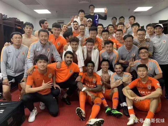 关于清晨突围战来临，成都蓉城围绕荷甲调整名单，气氛紧张，赛程密集仍需轮换的信息-3377体育首页
